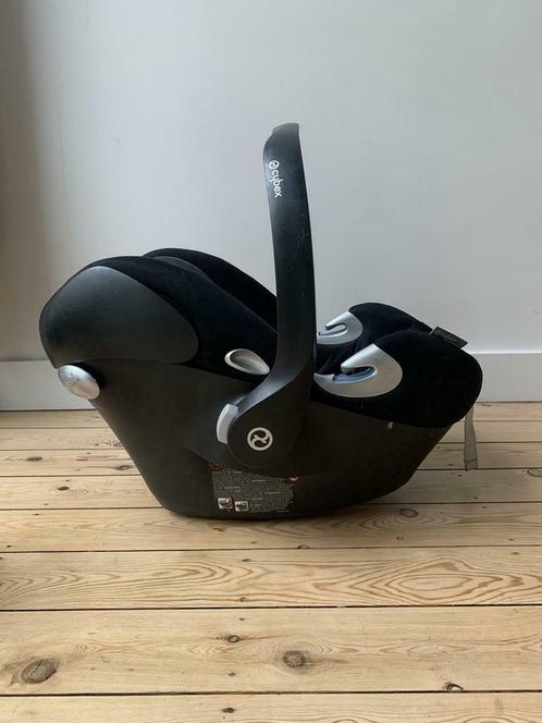 Aton q cybex + base isofix + adaptateur yoyo poussette Aton q cybex + base isofix + adaptateur yoyo poussette