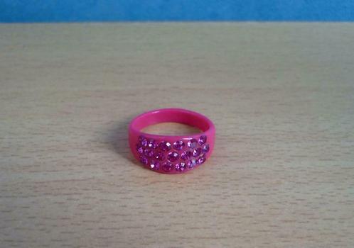 Fuchsia roze Ring met strass-steentjes, Bijoux, Sacs & Beauté, Bagues, Rose, Avec strass, Enlèvement ou Envoi