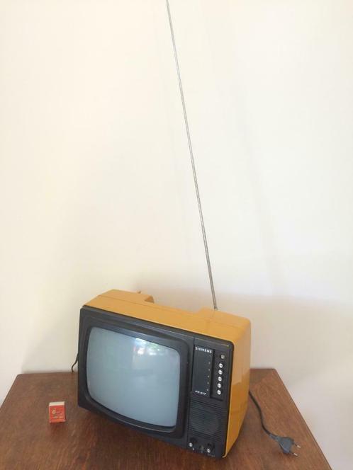 Mini TV jaune des années 1970 Siemens FK417 TV portable noir, TV, Hi-fi & Vidéo, Télévisions vintages, Utilisé, Moins de 40 cm