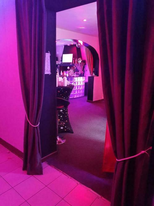 BAR A CHAMPAGNE ENGAGE HOTESSES URGENT BAR A CHAMPAGNE ENGAGE HOTESSES URGENT