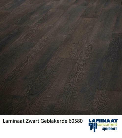 Laminaat Zwart Geblakerde Eik 60580 8mm dik met 4V-groev, Maison & Meubles, Ameublement | Revêtements de sol, Neuf, Aggloméré