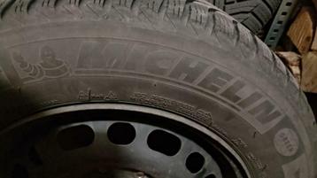 4 pneus hiver Michelin Alpin 225/60R16 comme neuf
