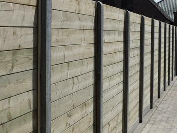 Tuinafsluitingen hout met betonpalen - Tand en groefsysteem