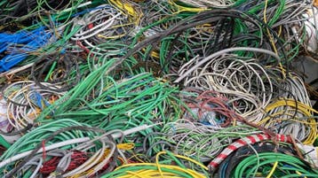 Kabels of kapotte elektromotors? Ik haal ze gratis op!