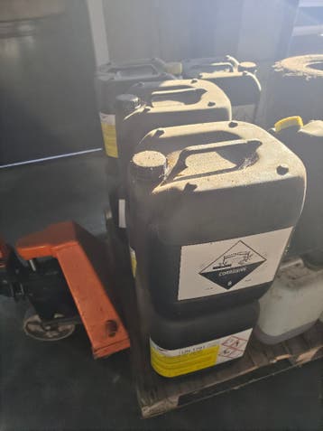 Jerrycans (gratis, 8x)