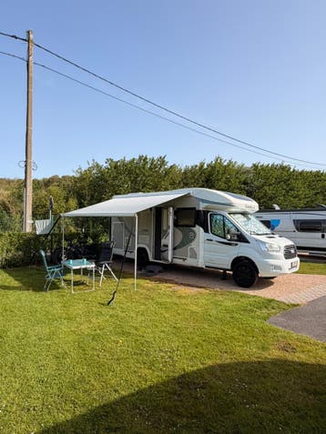 Ford Chausson 640 2019 in topstaat met trekhaak.