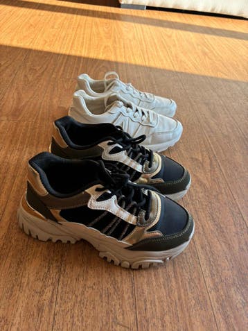 Gratis ophalen 2 paar sneakers in maat 37