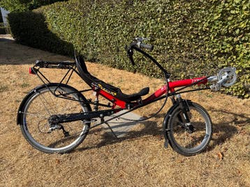 Kwalitatieve volgeveerde ligfiets met bovenstuur