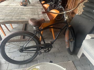 Zwarte lowrider fiets (estetishe neproest)