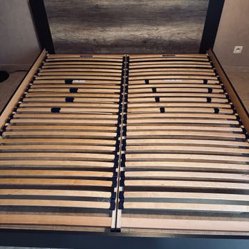 Gratis bed 180x200 met lattenbodem in Koksijde