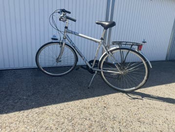 ZEER PROPERE HERENFIETS TE KOOP