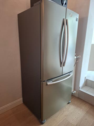 URGENT *MOET NU WEG* GRATIS af te halen koelkast