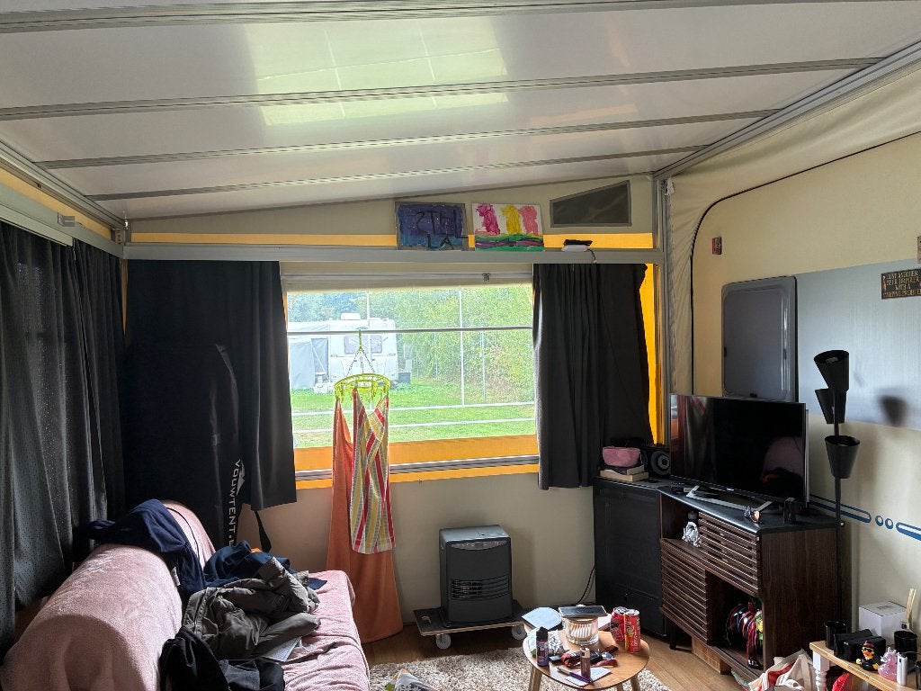 Caravan met ADM voortent