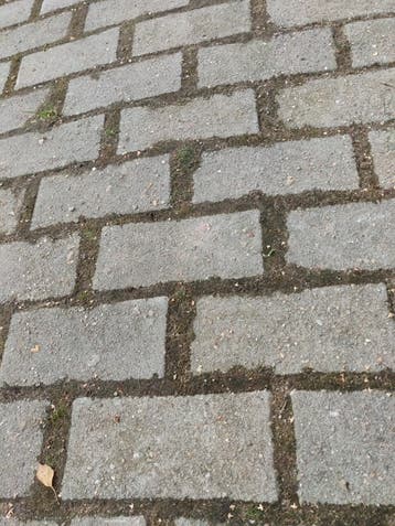 Betonklinkers +/- 70m^2 GRATIS