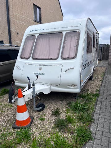 Compass Omega 500/5 – Engelse caravan – 5 slaapplaatsen