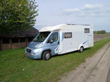 Camper TEC semi-integraal met enkele bedden