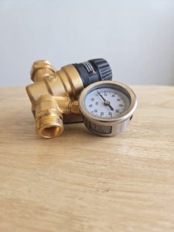 Waterdrukregelaar 3/4" met manometer voor caravan