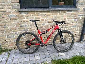 LUX CF 7.0 Race Carbon Full Suspension MTB | CANYON