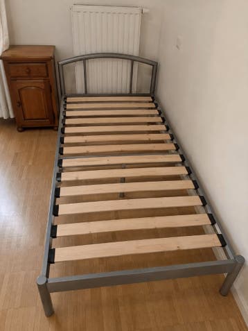 Gratis eenpersoonsbed + matras — afhalen vóór 14/09 — Gent