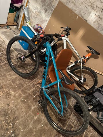 Blauwe TREK-fiets