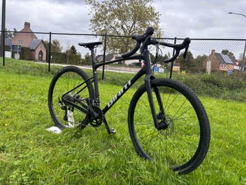 Giant Revolt 0 Gravelbike 2023 | GRX 2x11 | Maat L