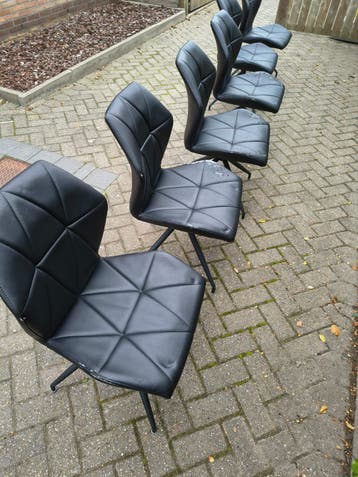 6 zwarte leren eetstoelen GRATIS