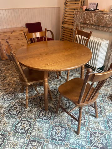 Gratis (!!) Eetttafel met stoelen
