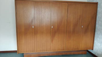Kleerkast vintage - b: 250cm, d: 65 cm, h: 180 cm