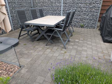 100 m² grijze klinkers gratis af te halen