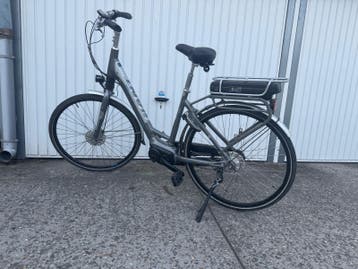GIANT ELEKTRISCHE FIETS MET MIDDENMOTOR