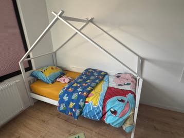 90x200 bed + Simple kleerkast met of zonder matras