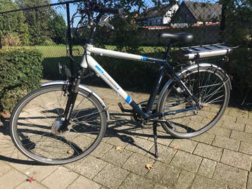 Electrische Herenfiets, kleur wit en zwart.