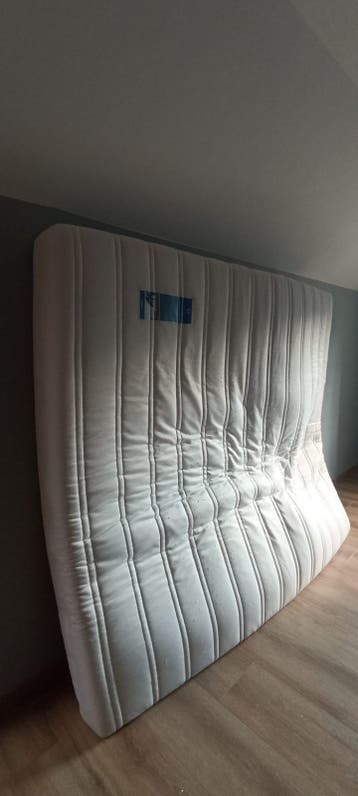 GRATIS matras in goede staat 180 x 200