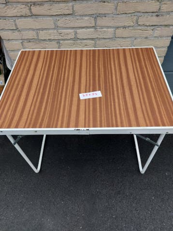Campeer tafel Bruin 75x54 en ongeveer 66 hoog met