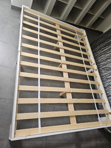 Bed frame en latten bodem