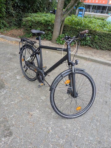 B'TWIN stads-/trekkingfiets – Zeer goede staat
