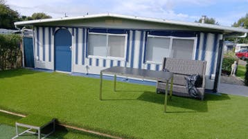 Caravan in heel goede staat met tent,parket, keukentje, pal
