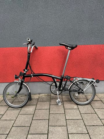 Degelijke zwarte Brompton H3R vouwfiets
