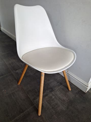 witte stoelen 6 stuks - gratis - ophalen
