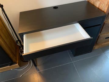 Bureau is toch niet opgehaald. Is gratis
