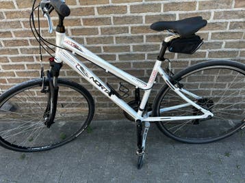 Witte sportbike van Norta ! Ik ben 1,65m en ideale maat !