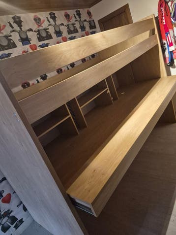 bed met bureau