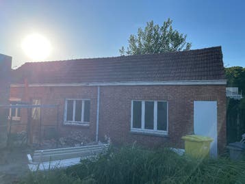 oude rode keramische stormpan
