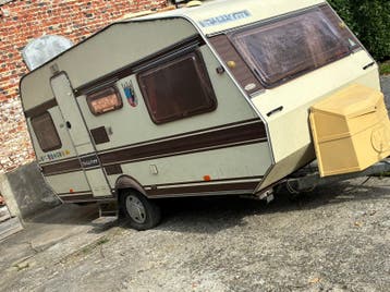 Vintage caravan uit 1980
