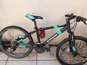 Mountainbike kind (7 - 12 jaar): 24 inch BTWIN goede staat