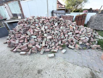 Gratis bakstenen en grond