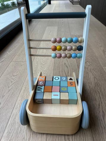 Gratis duwkarretje in hout voor baby/peuter