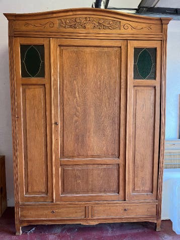 Houten antieke brocante kleding kast