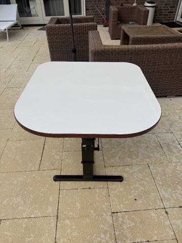 Caravan / Camper tafel neerklapbaar met blad zeer netjes!