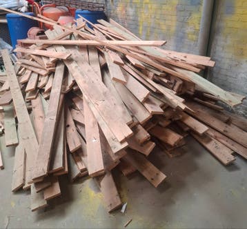 GRATIS AFRAAKPLANKEN – DENNENHOUT